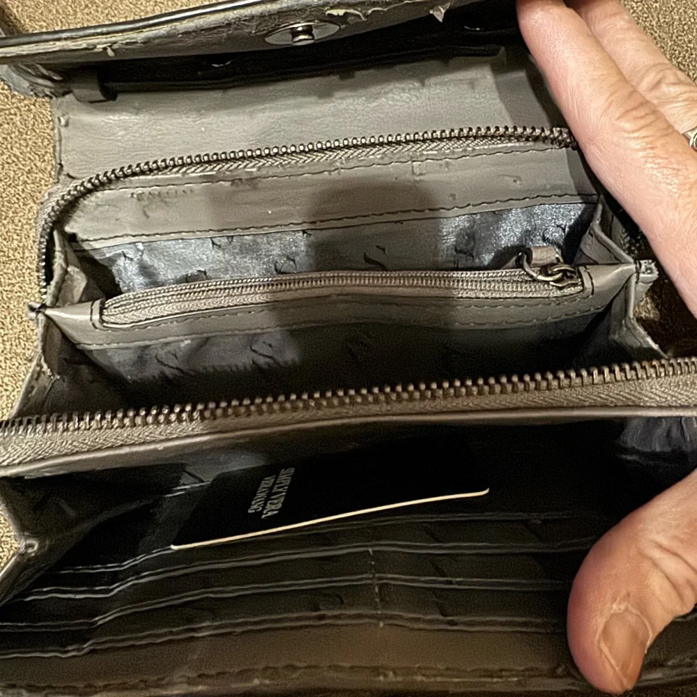 Simply Vera Vera Wang SV Logo Crossbody Wallet Clutch Brown Multi EUC - Picture 3 of 7